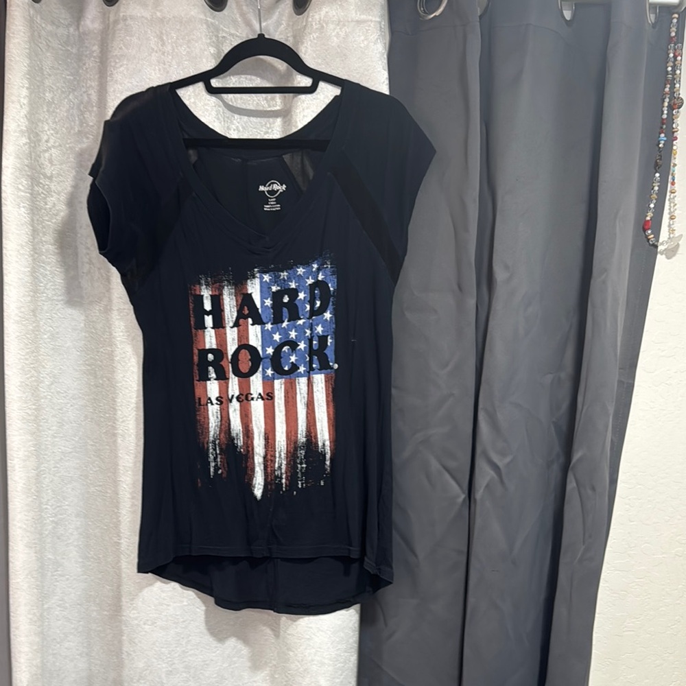 Hard Rock Cafe Black Tee with American Flag Design